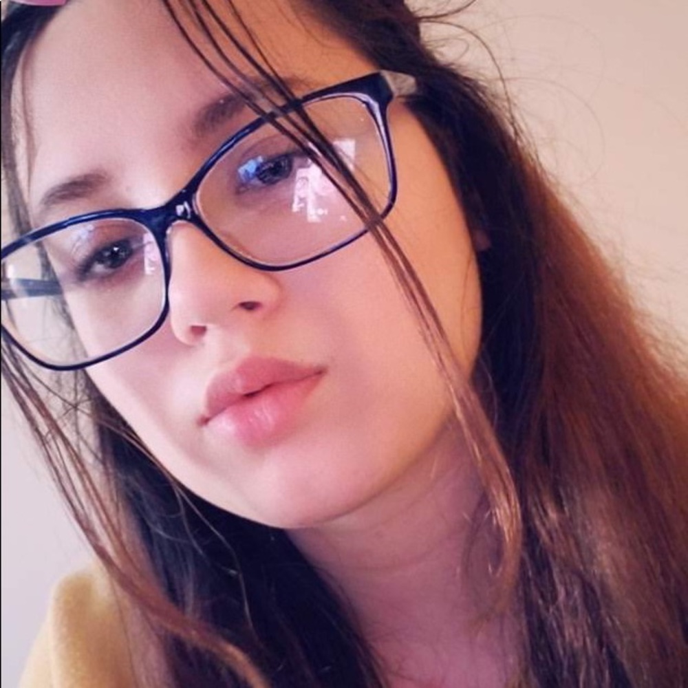 Meet your Posher, Alexendra